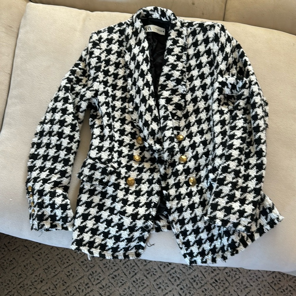 Houndstooth tweed women’s blazer